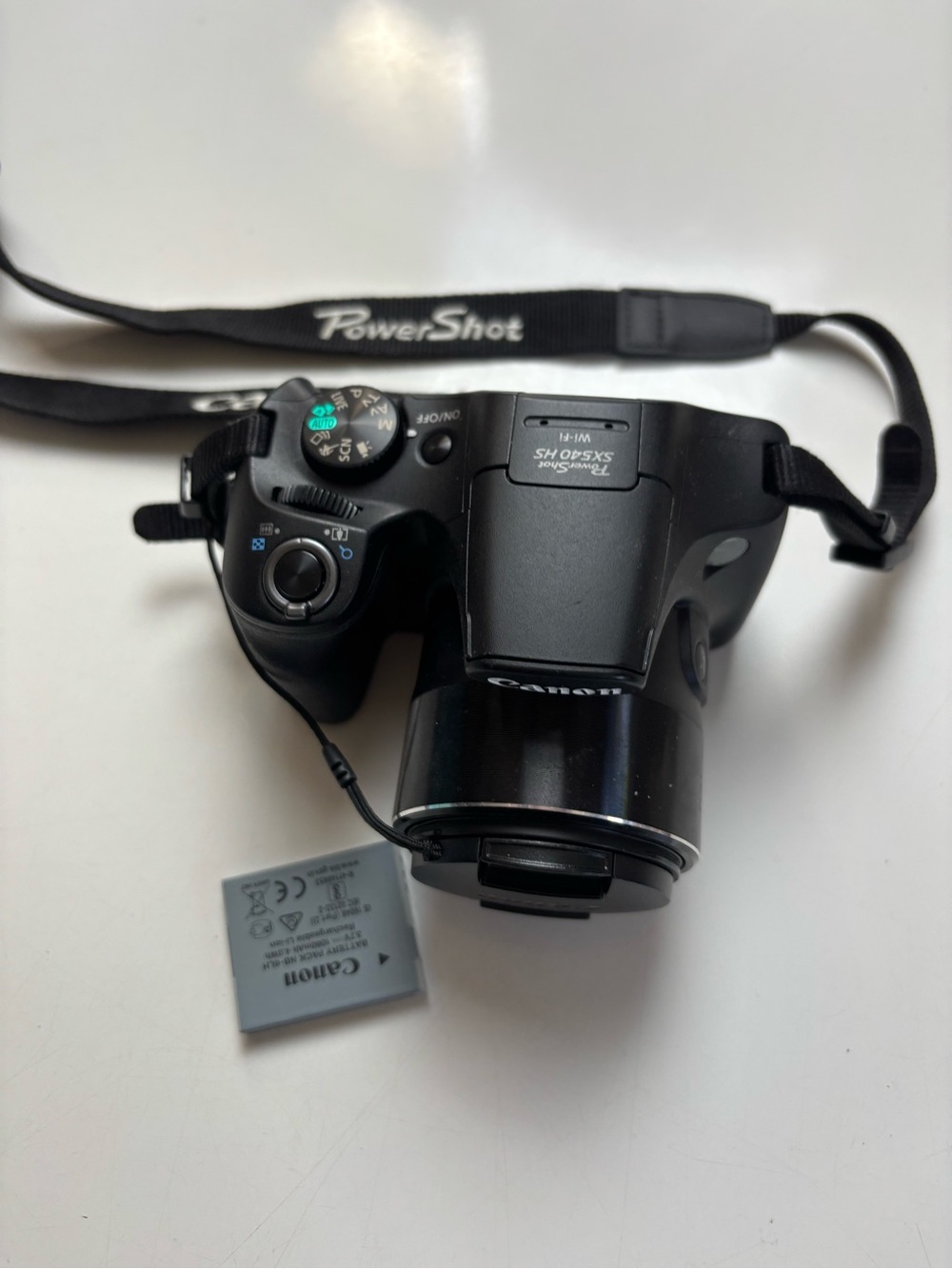 Canon PowerShot SX540 HS with battery and charger
